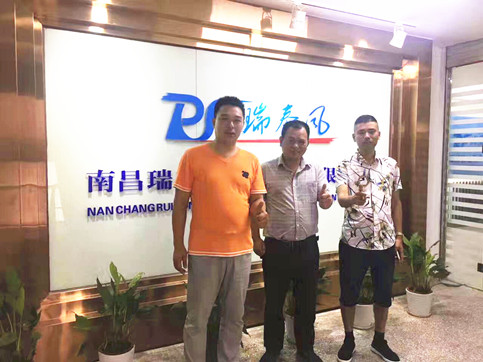 千里探望華中團(tuán)隊(duì)，吹響工業(yè)吊扇廠房通風(fēng)降溫沖鋒號(hào)