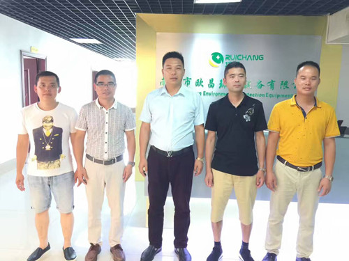 驅(qū)車(chē)千里，只為探望華南工業(yè)節(jié)能風(fēng)扇一線服務(wù)團(tuán)隊(duì)