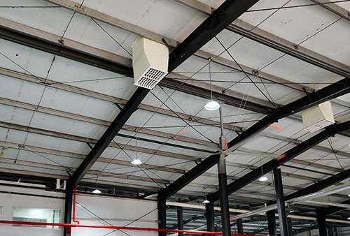 工廠車(chē)間專(zhuān)用通風(fēng)降溫吊扇：大風(fēng)量低噪節(jié)能型工業(yè)級(jí)解決方案