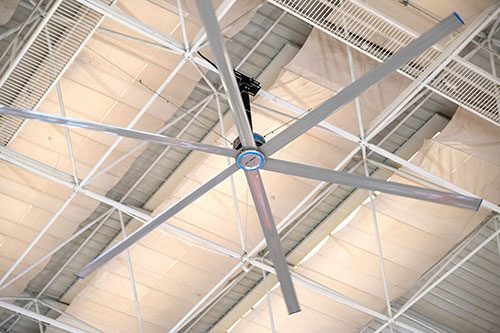 你知道工業(yè)車(chē)間內(nèi)有直徑在7.3米長(zhǎng)的工業(yè)大吊扇嗎？